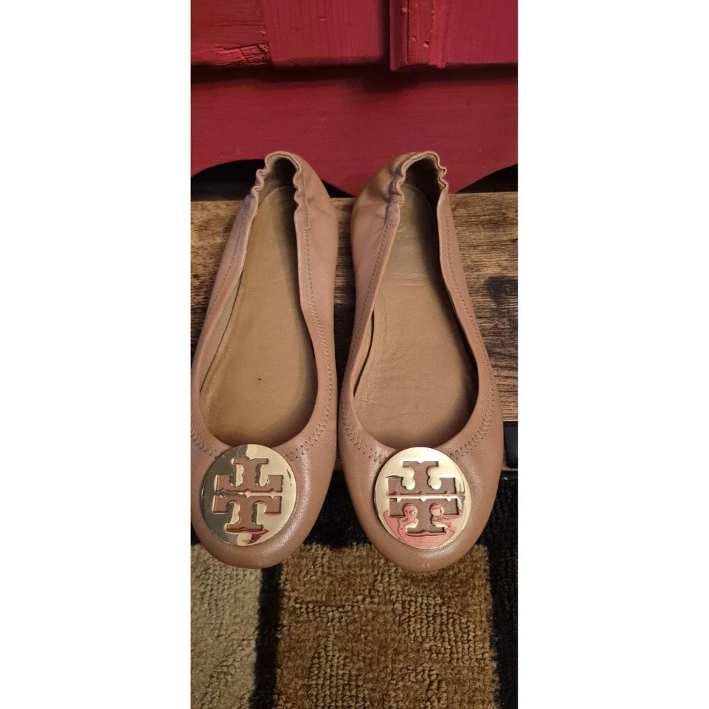 Tory Burch Size 8.5 (READ) 32880 Royal Tan Minnie Travel Flat with Metal Logo